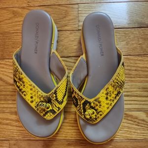 DONALD PLINER LEAANE THONG SANDALS